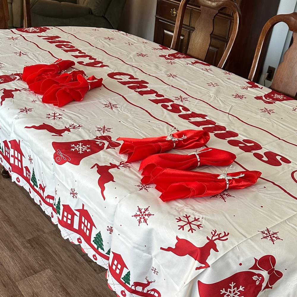Festive Christmas Tablecloth with Red Accents